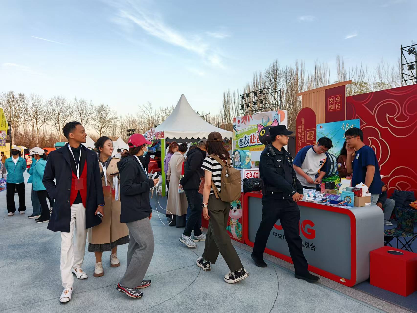 2025醒春元气游园会：人形机器人、美食潮车齐聚，你准备好探索了吗？  第2张