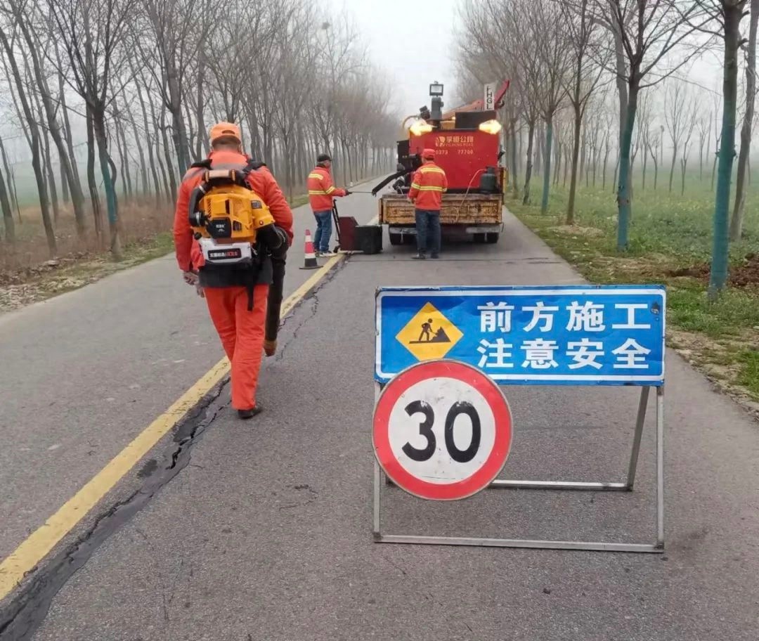 襄州区公路春养大行动！你想象不到的养护细节，竟然如此重要？  第1张