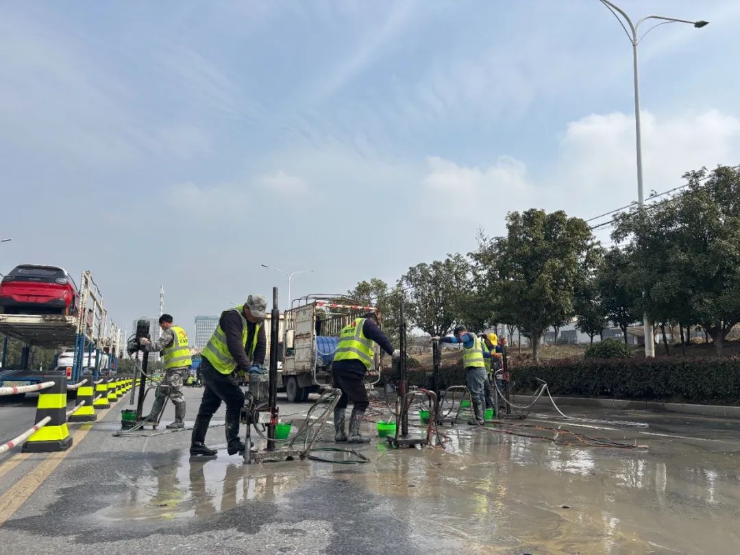 襄州区公路春养大行动！你想象不到的养护细节，竟然如此重要？  第2张
