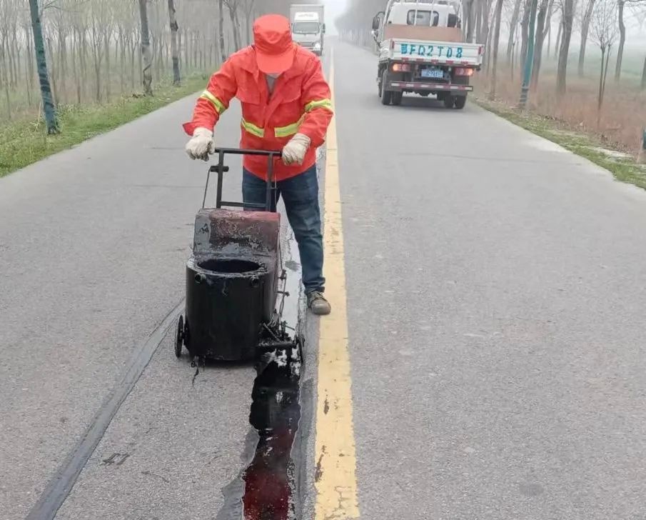 襄州区公路春养大行动！你想象不到的养护细节，竟然如此重要？  第4张