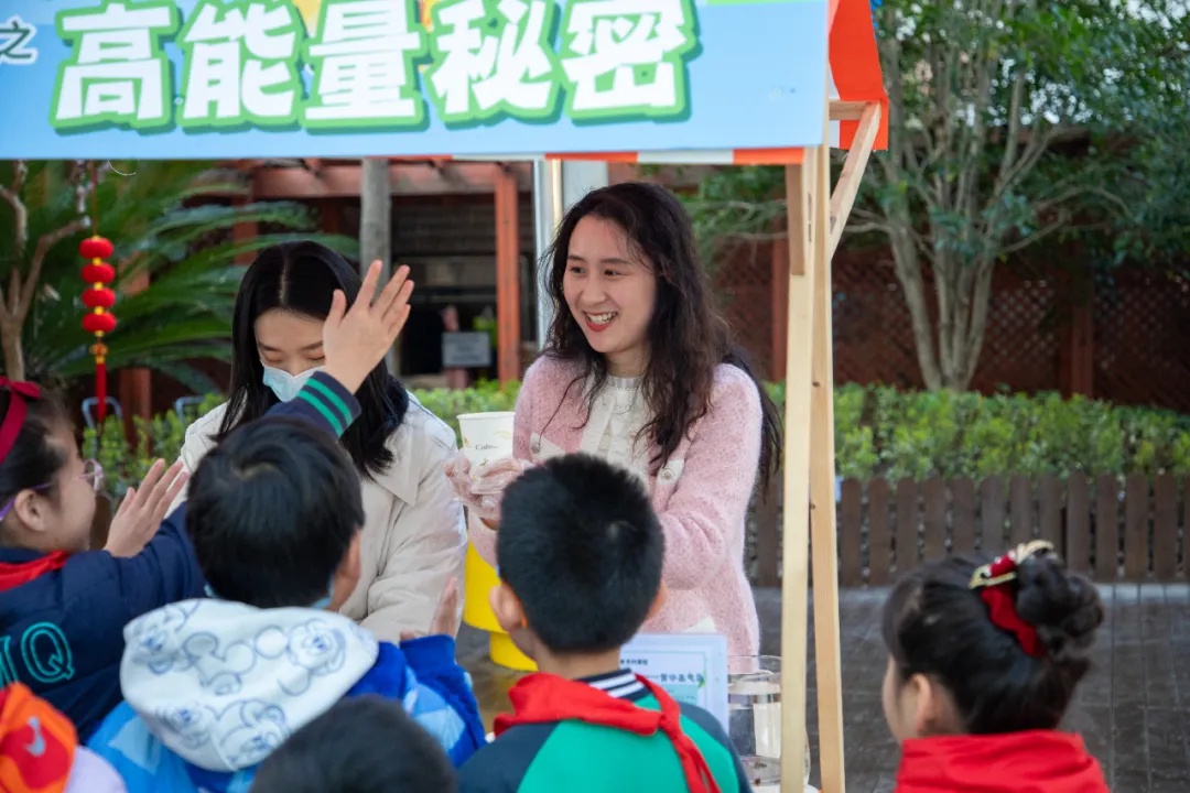 全国首个校园气象公园惊艳亮相，你准备好探索气象科学的奥秘了吗？  第4张