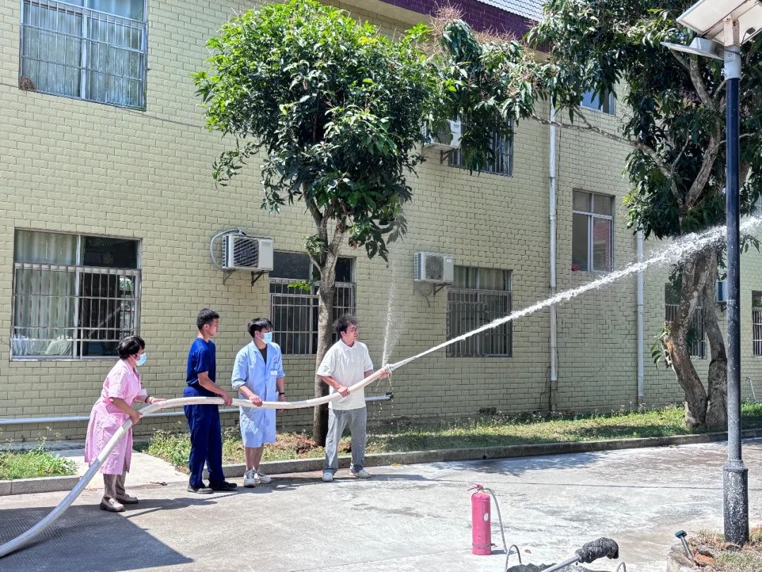 钦北区80余人参与养老机构消防演练，防患未然保平安  第3张