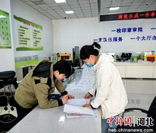 审批似春风化雨，服务若暖阳照心！这家企业为何专程送上锦旗？