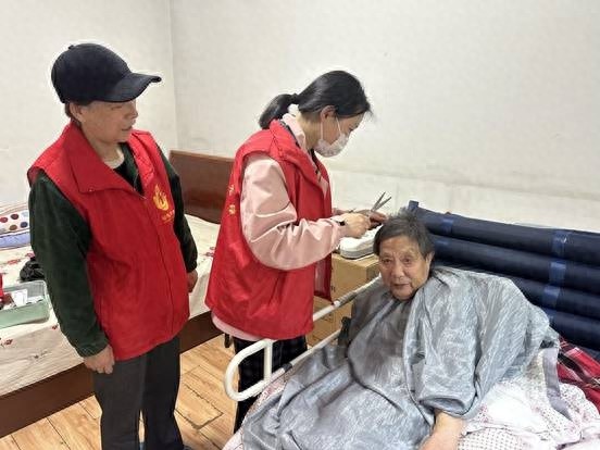暖心义剪活动让高龄老人重焕青春！你家的老人享受到了吗？