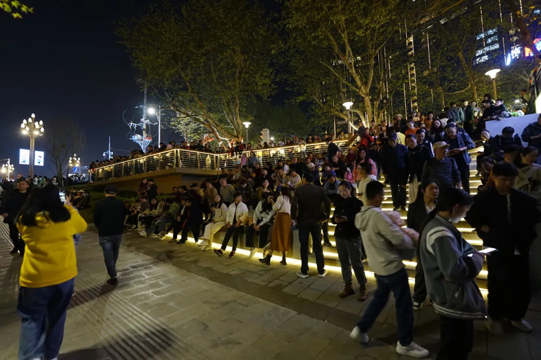 虹山湖焕新颜！安顺市民夜游新去处，你打卡了吗？  第2张