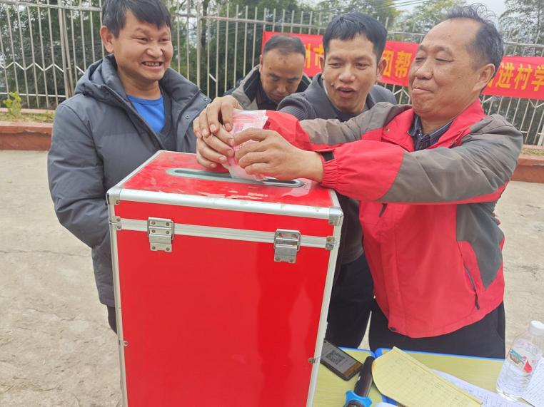 驻村书记李乐年：一面锦旗背后的教育奇迹，他是如何改变培进村命运的？  第3张