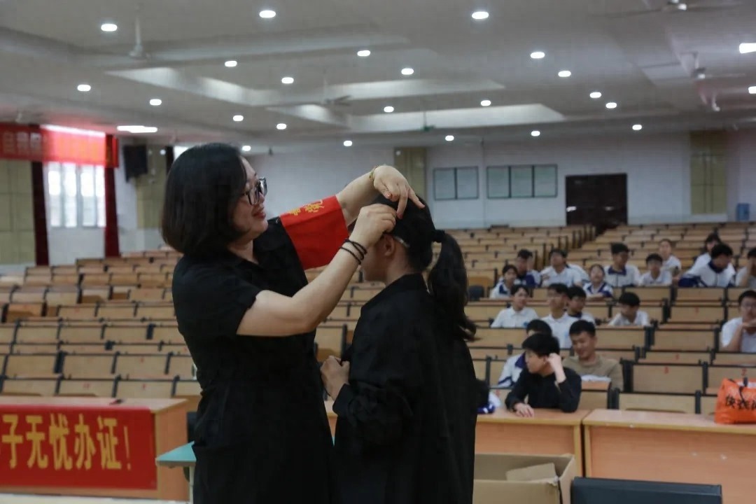 198名学生校内零跑腿办证！河池警方这项暖心服务你体验了吗？