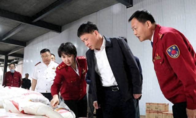 区委书记程勤现场督导食品安全工作，这些细节你注意到了吗？