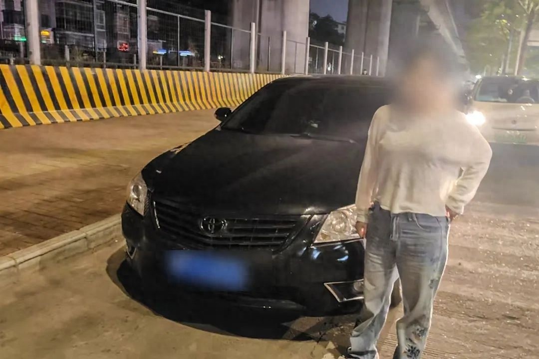 17岁少年无证驾驶被查！家长和社会该如何守护青少年的安全？