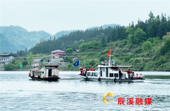 辰溪县防汛演练震撼上演！渡船遇险如何化险为夷？  第2张