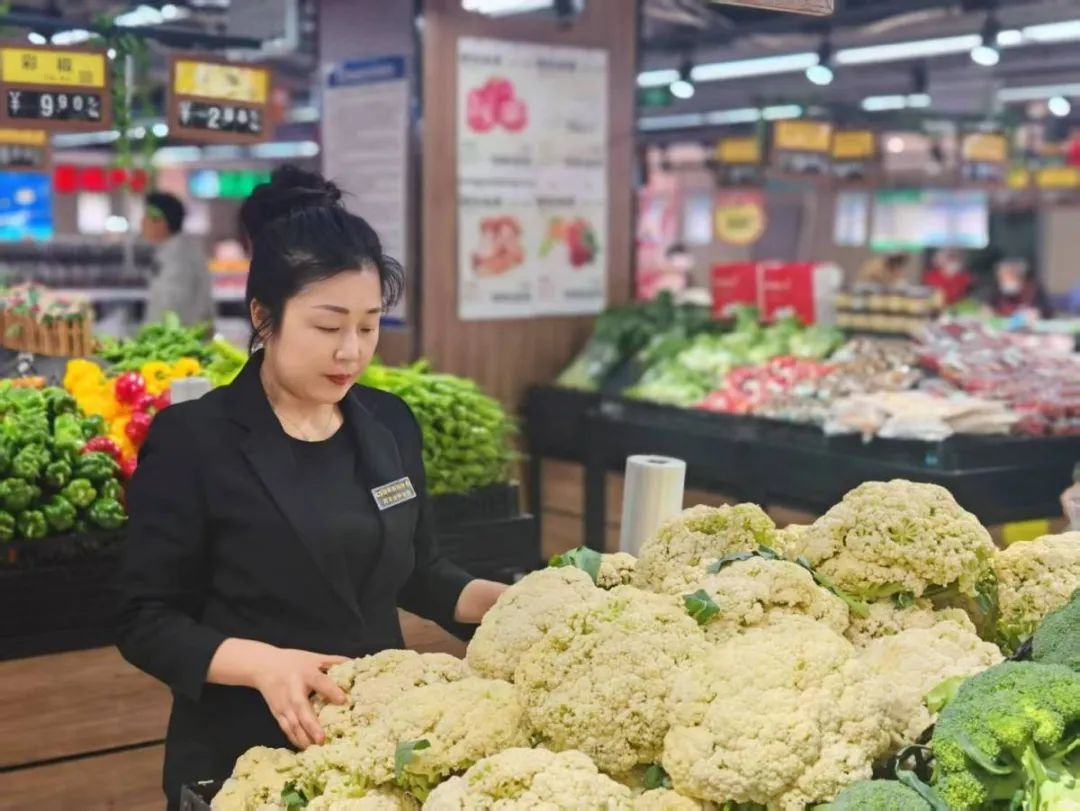 超市生鲜主管杨美娟：为何顾客点名要她挑榴莲？背后故事暖心