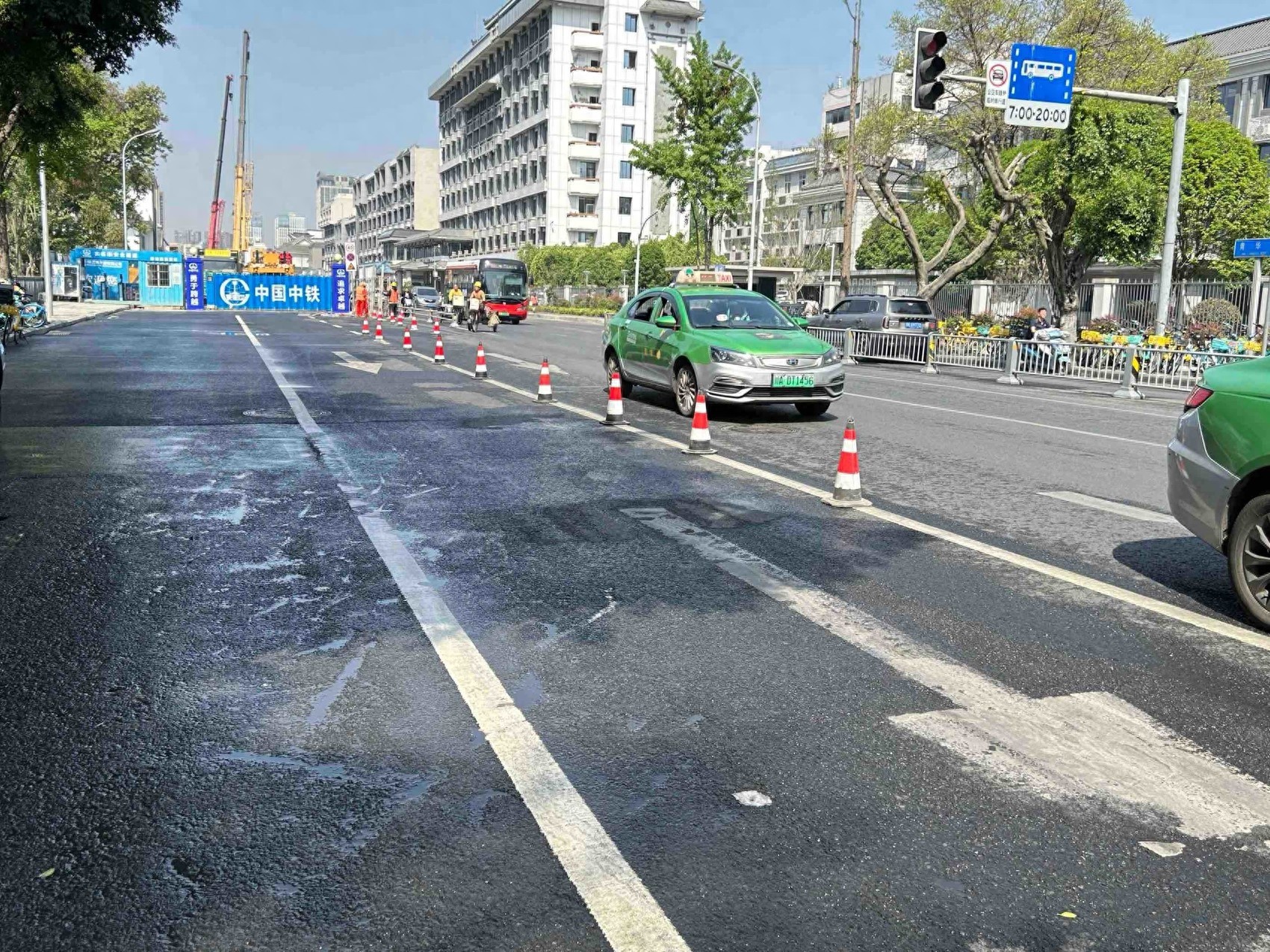 成都地铁13号线杜甫草堂站退围还道，早晚高峰不再堵车