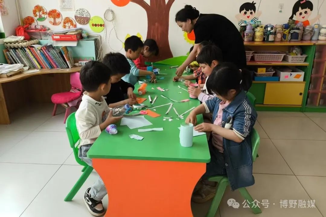 幼儿园变废为宝！塑料瓶如何变身创意笔筒？孩子们玩嗨了  第2张