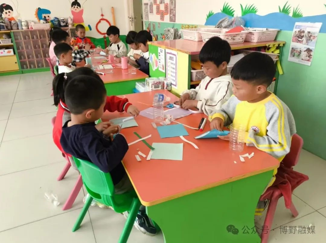 幼儿园变废为宝！塑料瓶如何变身创意笔筒？孩子们玩嗨了  第3张