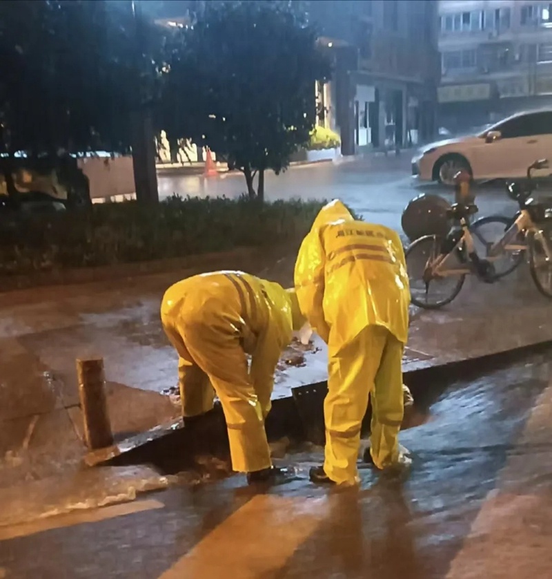长沙暴雨来袭！城管系统如何24小时守护城市安全？  第2张