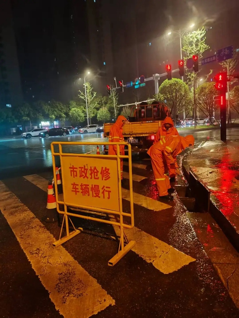 长沙暴雨来袭！城管系统如何24小时守护城市安全？  第4张