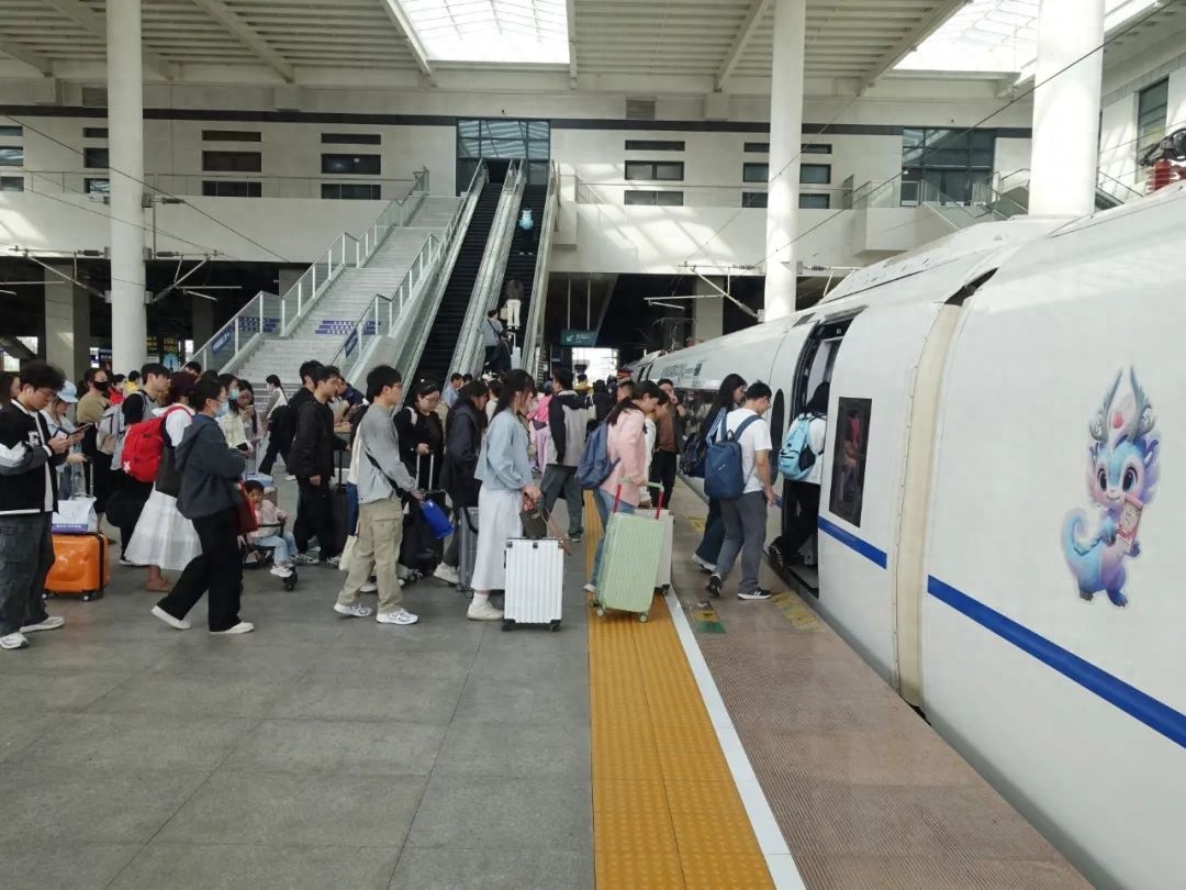 2025年五一假期阜阳铁路客流将破63.8万！你的出行计划准备好了吗？