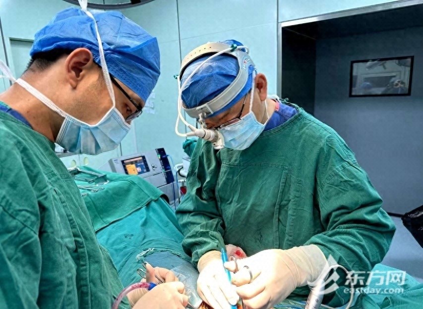17cm巨大肿瘤压迫心脏！温州小伙如何在上海九院重获新生？