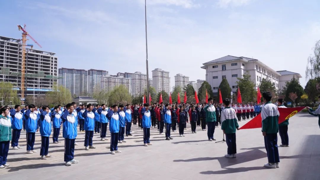 青春誓言！静宁县文萃中学新团员如何赓续五四薪火，挺膺奋进2025？  第2张