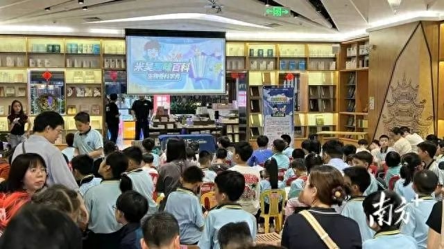 汕头新华书店变身科学游乐场！米吴科学秀如何让孩子尖叫连连？