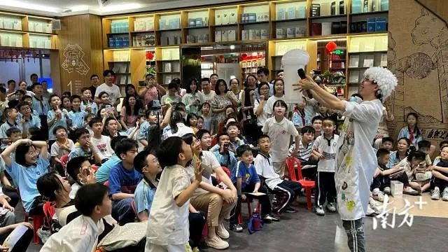 汕头新华书店变身科学游乐场！米吴科学秀如何让孩子尖叫连连？  第2张