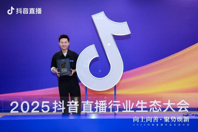 贵州广播电视台13位主持人全部进入全国百强!他们是如何做到的? 第4张 贵州广播电视台13位主持人全部进入全国百强!他们是如何做到的? 第4张