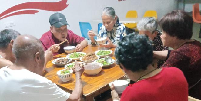 养老服务再升级！互助食堂让老人在家门口吃上暖心饭？  第2张