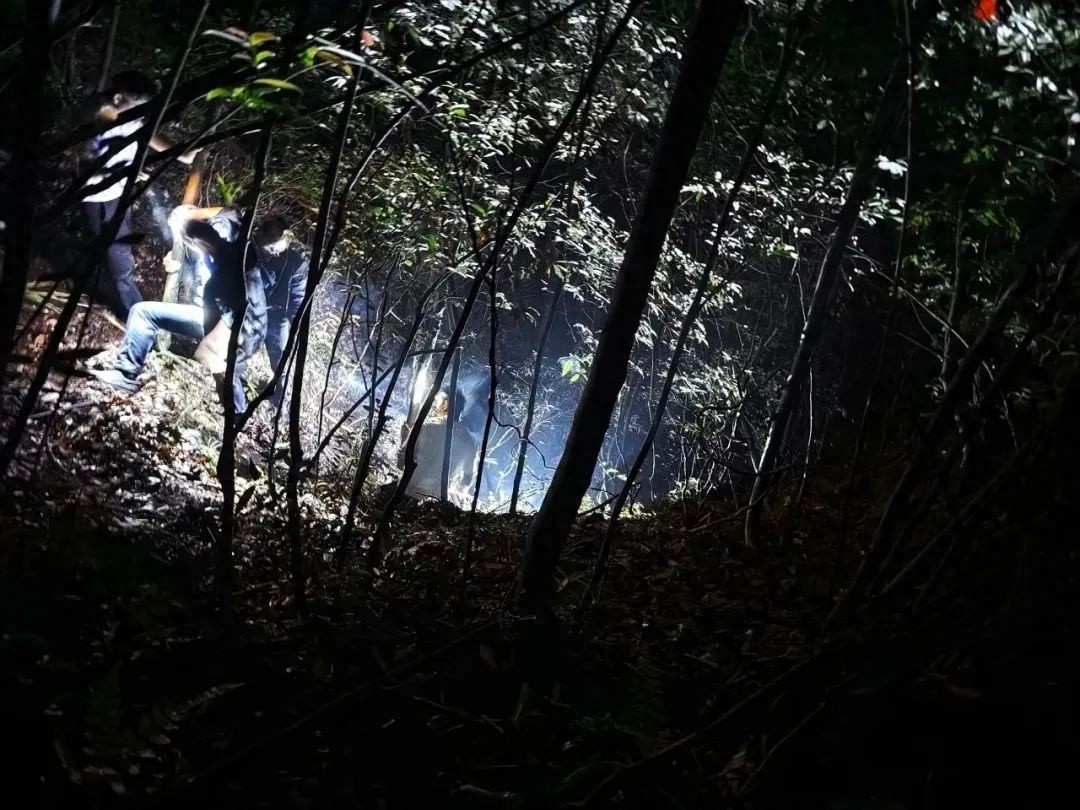 5月21日松桃两派出所竟收到一样锦旗！背后究竟咋回事？