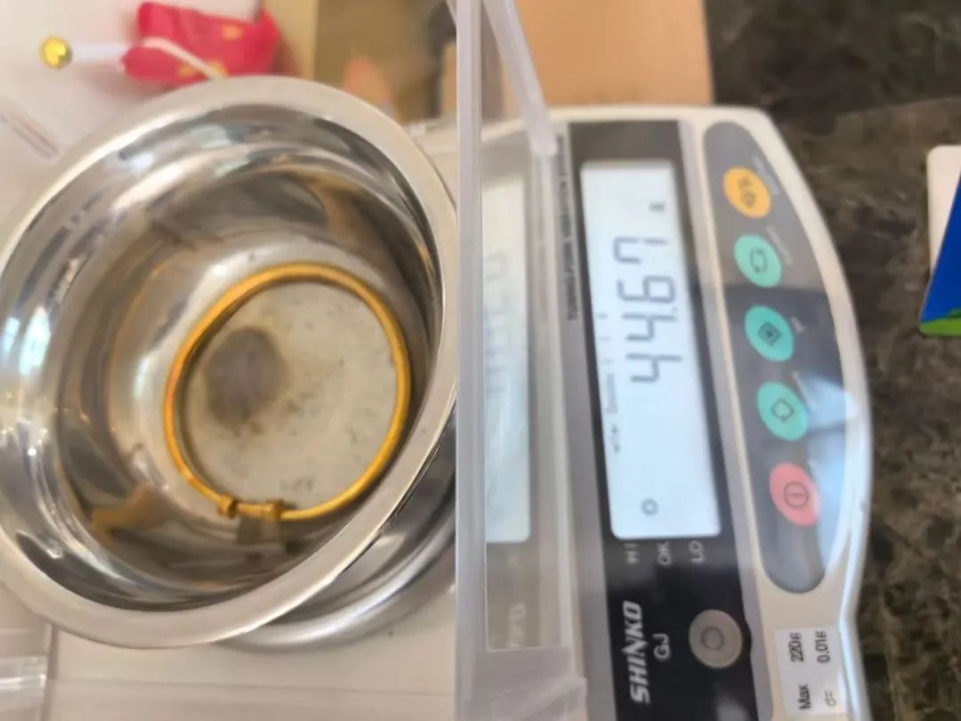 做20多年公益的她因拾金不昧再获锦旗！背后故事令人动容？  第3张