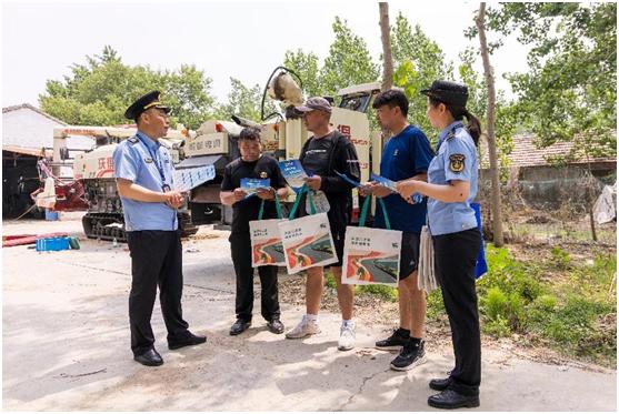 夏收时节农机车辆跨区作业遇高峰？宿迁交通局这样保障  第3张