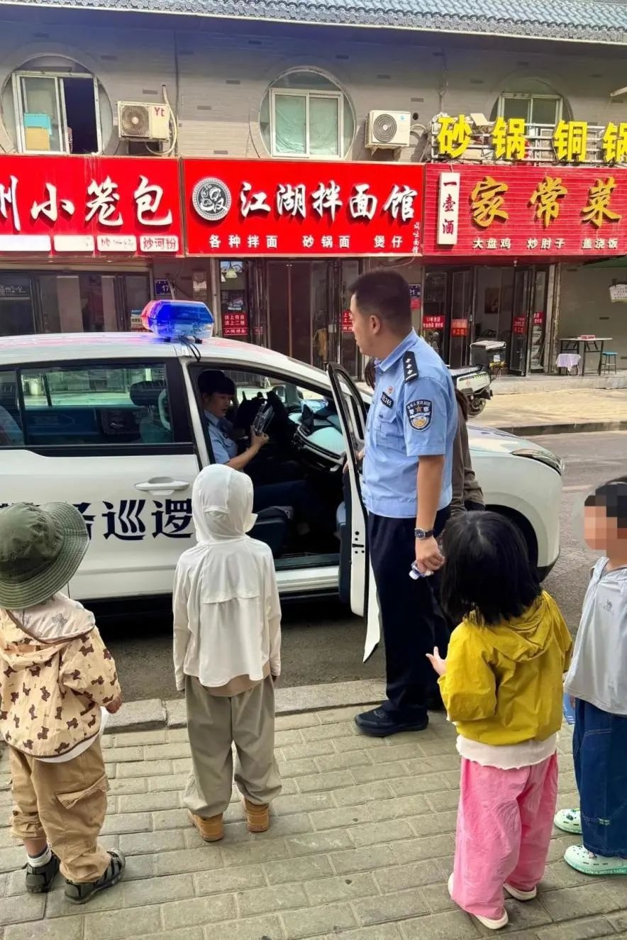 520！游客与警察双向奔赴，暖心之举为何引热议？  第7张