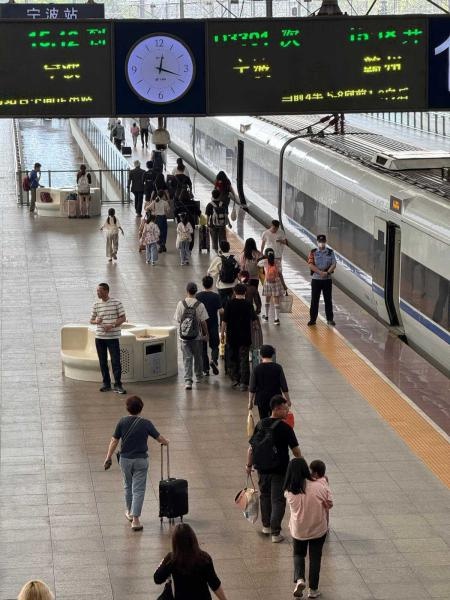 端午假期临近！2025年长三角铁路预计发送1700万人次？  第3张