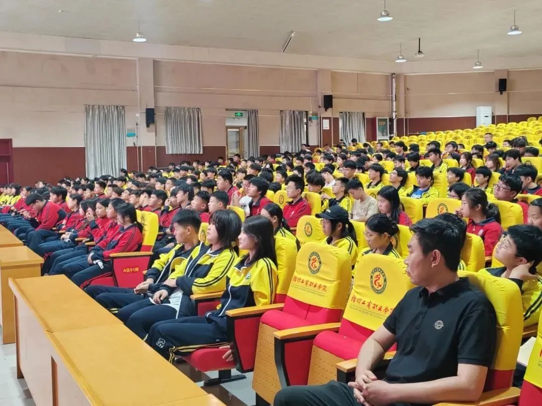 诸城市人民法院法官到潍坊市经济学校开展法治宣讲？目的惊人  第3张