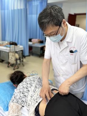 5月20日特殊礼物？锦旗背后，张奶奶腰痛治疗竟有这般神奇转变  第2张