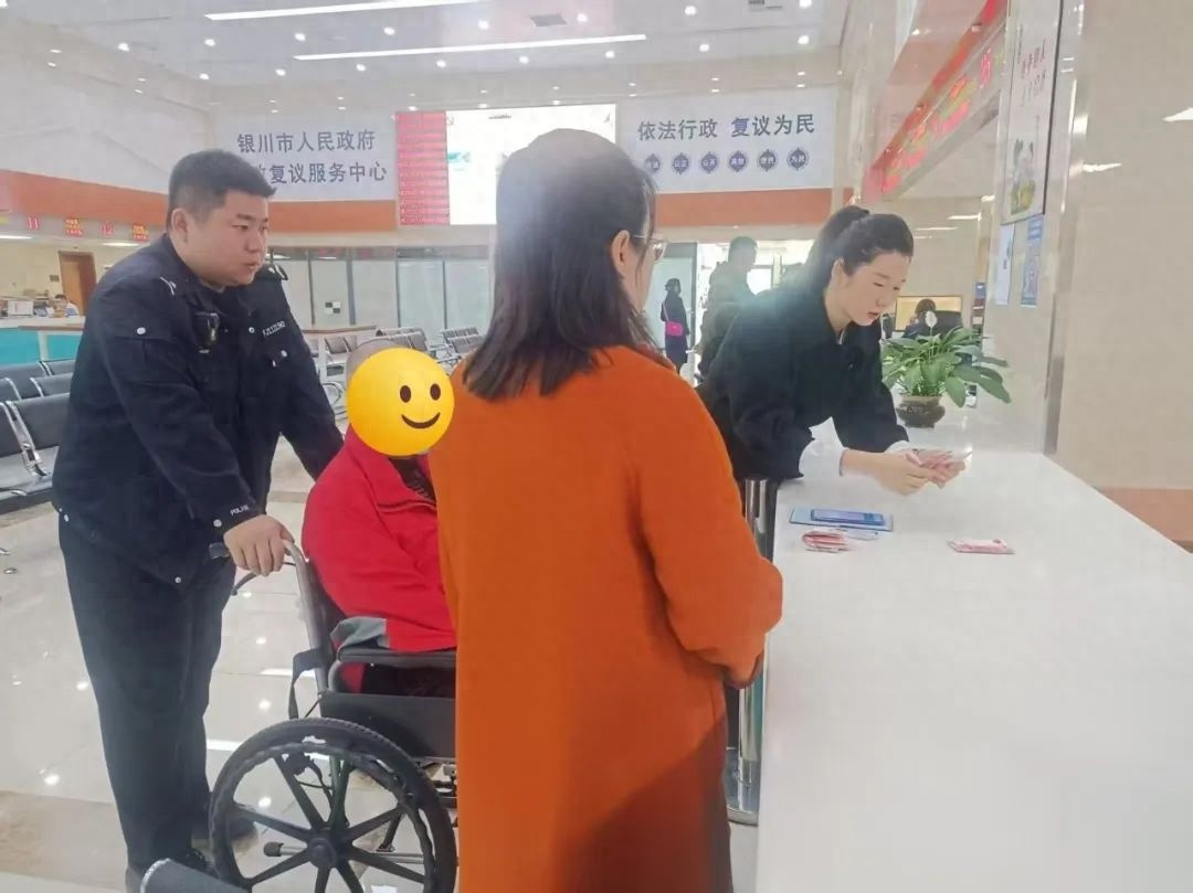孤寡老人半身瘫痪无人照料？文昌路派出所民警紧急行动