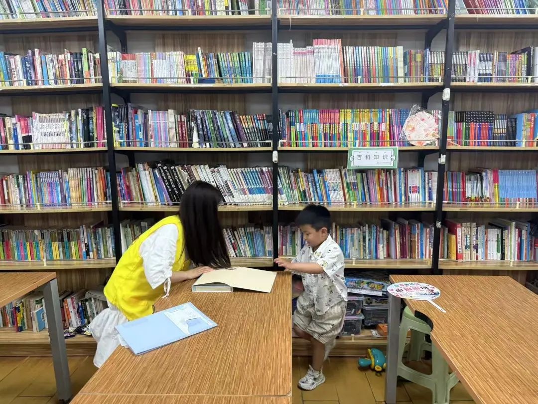 19年公益延续！新杭州孩子在杂粮煎饼摊后厨做作业，心酸谁懂？  第8张