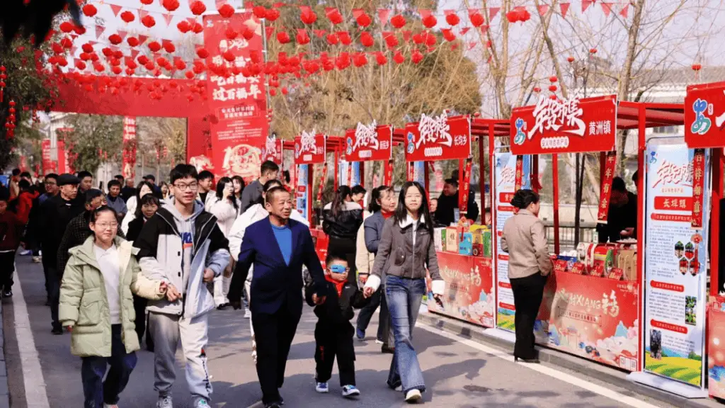 千年古村落群里的百福家宴，你体验过吗？金猪巡游、千人共宴，年味十足  第3张