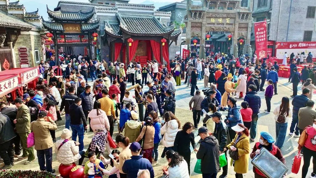 千年古村落群里的百福家宴，你体验过吗？金猪巡游、千人共宴，年味十足  第4张