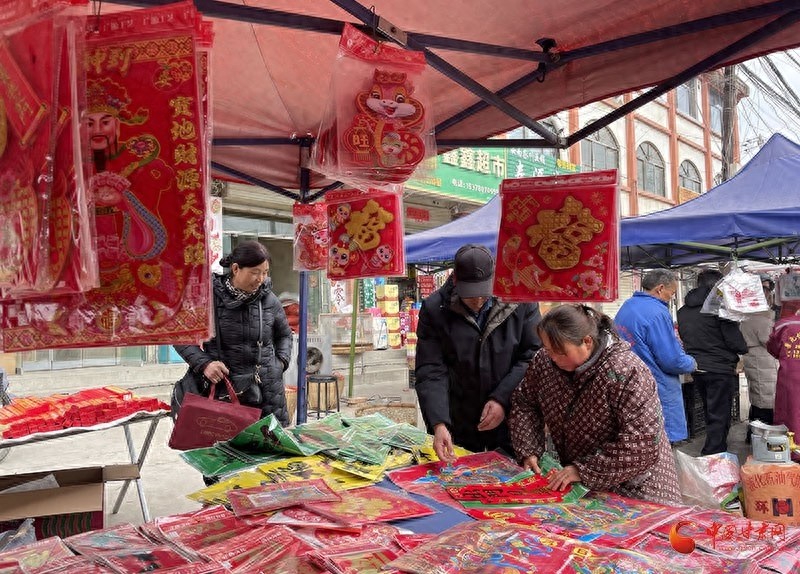 年味正浓！礼县盐官镇集市为何如此热闹？带你感受最地道的年俗风情