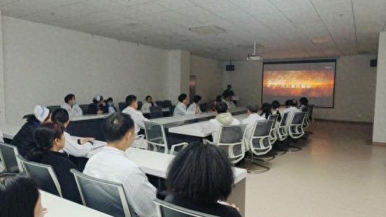 医院突发火灾如何自救？这场消防演练告诉你关键逃生技巧  第1张