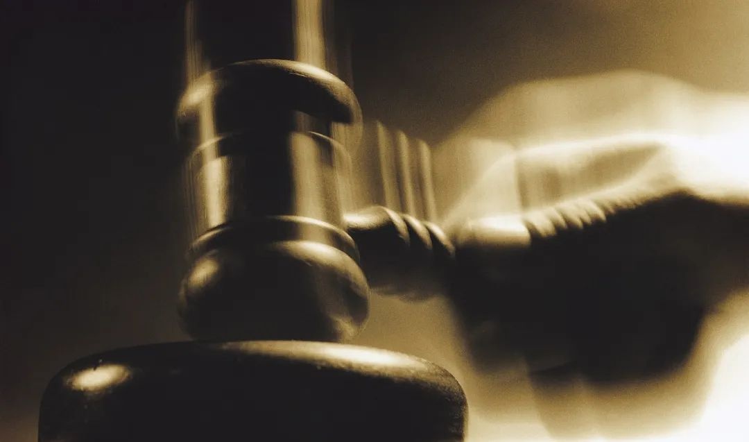 20年老员工因1000元红包被开除！法院会如何判决？真相令人  第2张