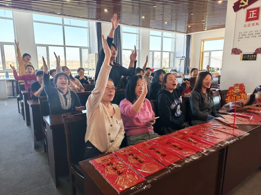春节活动竟让陌生邻里变亲近！你猜他们玩了什么游戏？  第2张