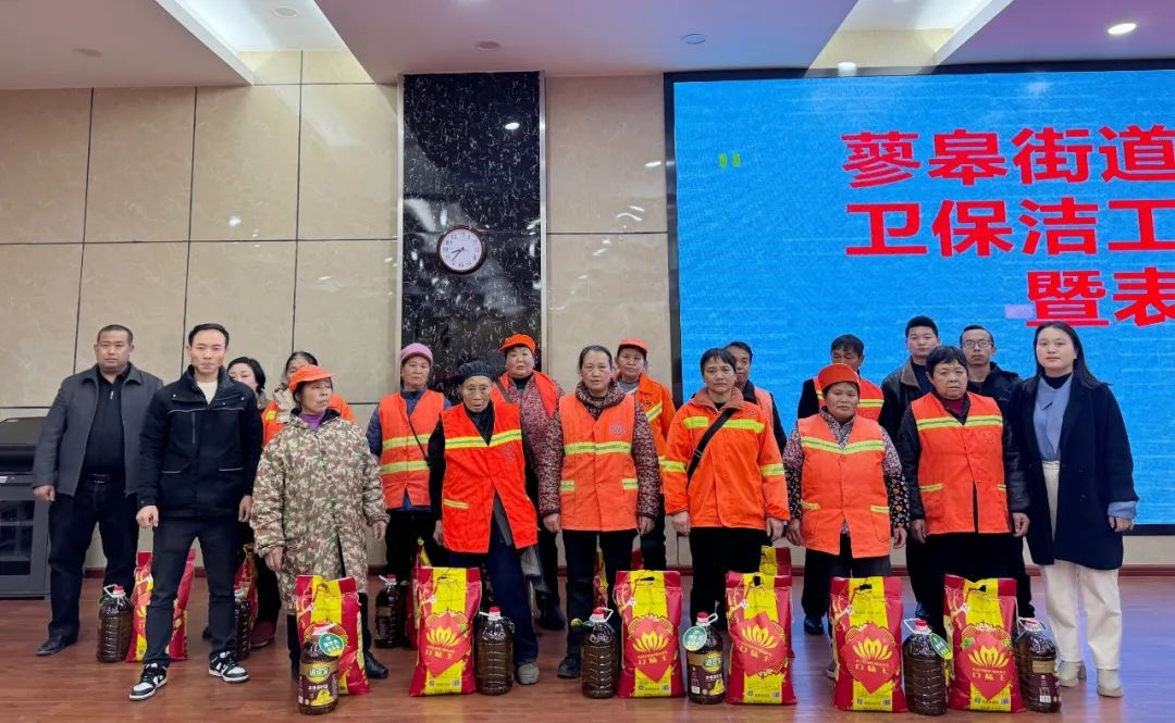 环卫工人如何用勤劳换来城市的美丽与幸福？揭秘蓼皋街道的感人故事