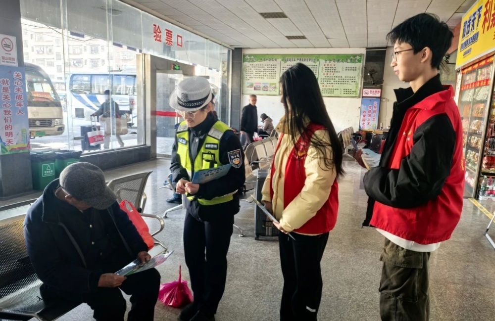 2025年邵阳县春运志愿者如何用热情服务温暖每一个返乡人？揭秘暖冬行动背后的感人故事  第3张