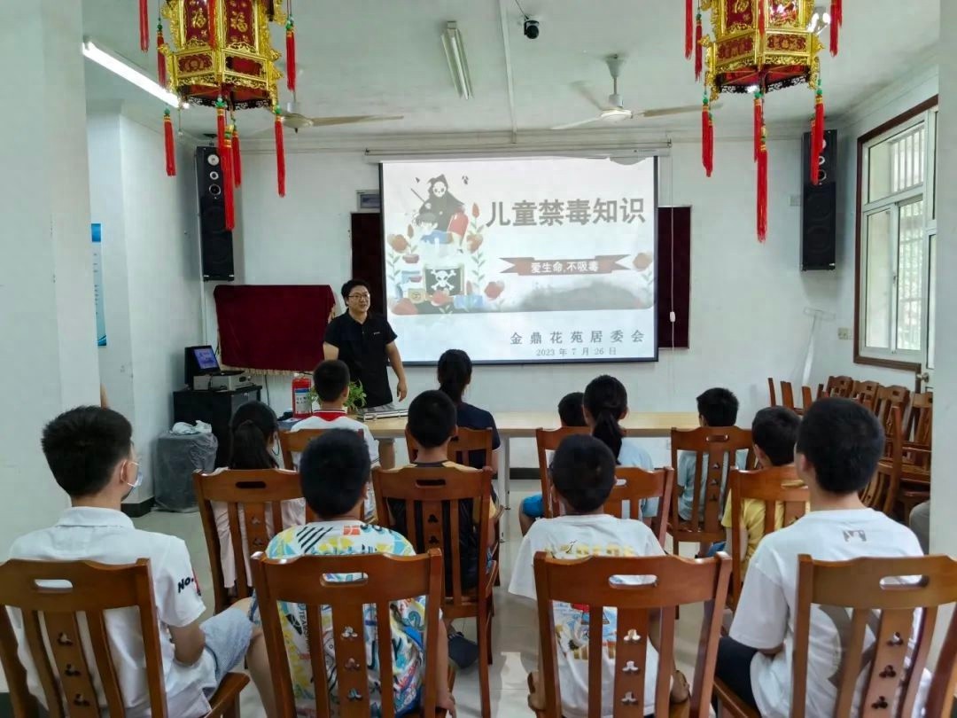 汤珺：从禁毒条线到消防志愿者，她如何成为一月之星？  第1张