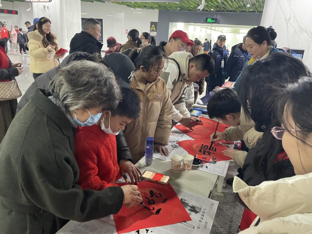 2025年春运，郫筒街道红马甲志愿者如何让您的旅途更暖心？  第3张