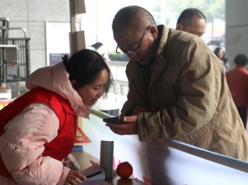 2025年春运，郫筒街道红马甲志愿者如何让您的旅途更暖心？  第7张