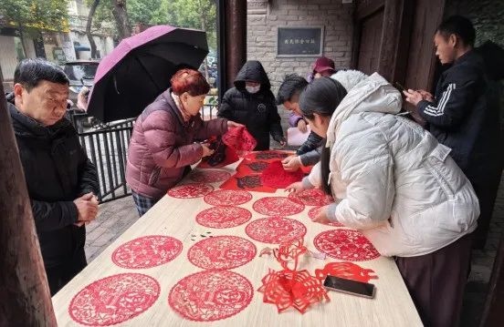 县财政局新春写福活动：墨香四溢，福字呼之欲出，你感受到了浓浓的年味吗？  第3张