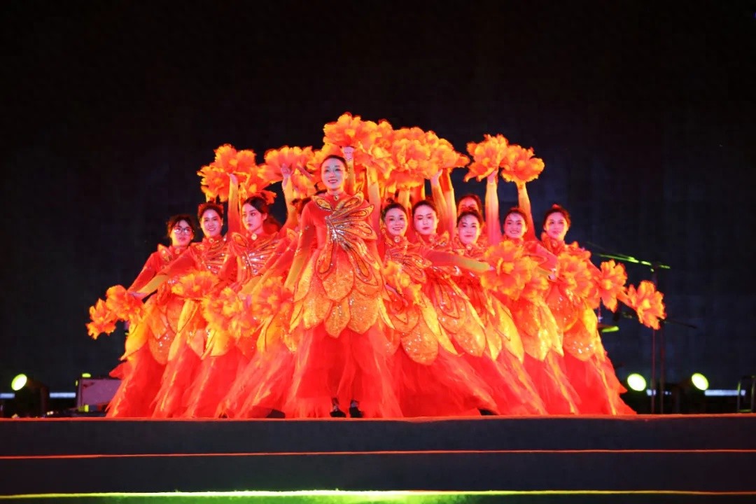西昌市教体系统职工新年音乐晚会震撼上演，1000+现场观众，3万+在线观看，你错过了吗？  第1张