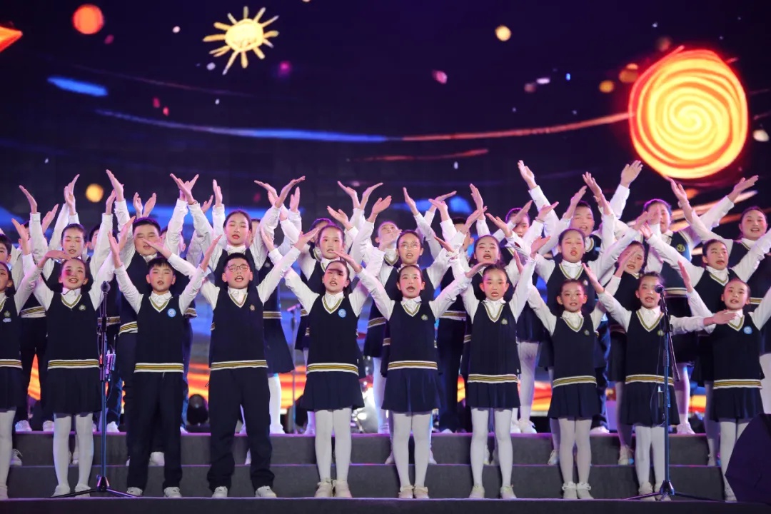 西昌市教体系统职工新年音乐晚会震撼上演，1000+现场观众，3万+在线观看，你错过了吗？  第7张